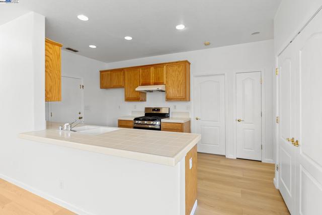 4 Mistyvale Ct, Sacramento CA: https://media.crmls.org/mediaz/fe5bbf87-d5a0-4600-875b-be7815483282.jpg