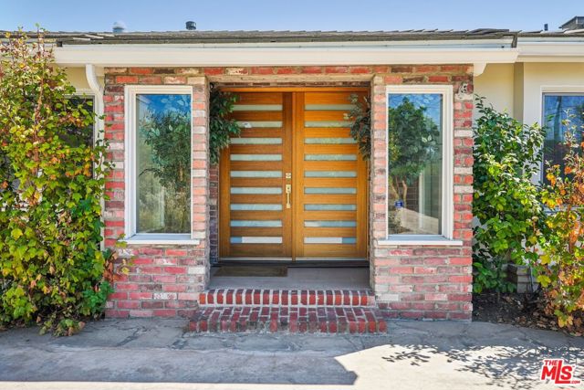 13518 Kittridge Street photo 3