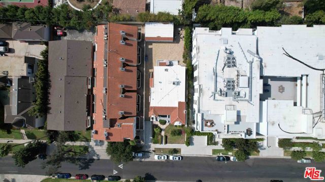 865 S Lucerne Boulevard, Los Angeles CA: https://media.crmls.org/mediaz/fe5c11b3-218d-4184-a1a2-64140b6ce13a.jpg