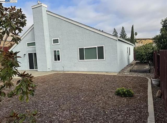 570 Daffodil Dr, Benicia CA: https://media.crmls.org/mediaz/fe5c1d1c-27fb-4f0d-8584-7bfeb2dffb88.jpg