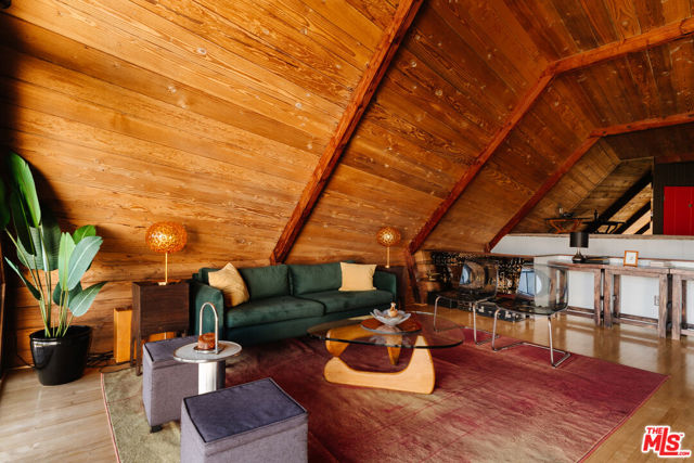 6894 Pacific View Drive, Los Angeles CA: https://media.crmls.org/mediaz/fe5c3af1-1683-4194-9ccc-e28e8697613c.jpg