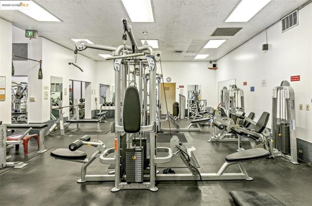 2 Commodore DR, Emeryville CA: https://media.crmls.org/mediaz/fe5ca9b2-1918-47f0-b47b-7ffa3af9d358.jpg