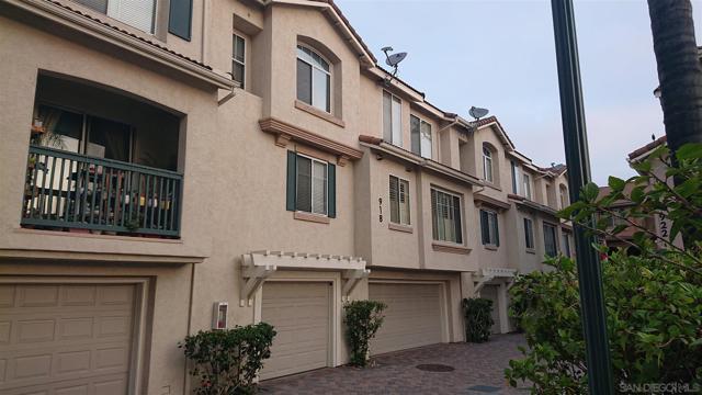 918 CAMINO DE LA REINA, San Diego CA: https://media.crmls.org/mediaz/fe5cb964-7de5-46d7-b8a3-4f5ae1e00db4.jpg