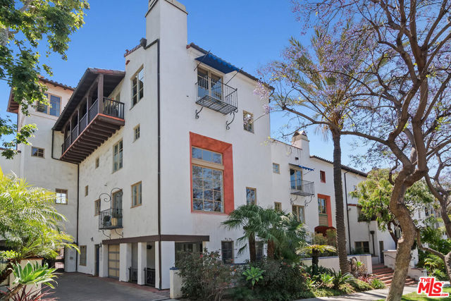 1414 N Harper Avenue, West Hollywood CA: https://media.crmls.org/mediaz/fe5db42e-a8fb-4b00-87b6-2c3d632e43f8.jpg