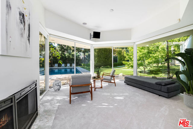 1010 N Rexford Drive, Beverly Hills CA: https://media.crmls.org/mediaz/fe5e4da6-7177-48a7-bc42-893f97b60487.jpg