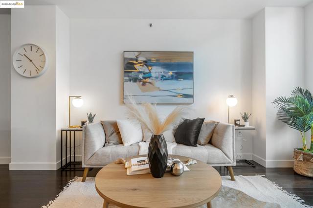 333 MAIN, San Francisco CA: https://media.crmls.org/mediaz/fe5e7580-404e-4a0e-b745-ed3daf5e3c7c.jpg