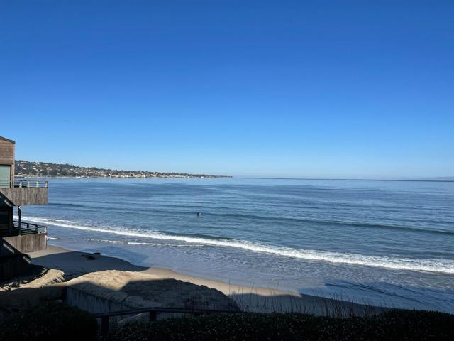 1 Surf Way, Monterey CA: https://media.crmls.org/mediaz/fe5e87c5-c110-44da-b3d5-48b1eec2512e.jpg