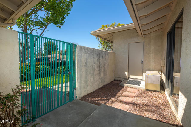 Detail Gallery Image 8 of 28 For 838 Sandberg Ln, Ventura,  CA 93003 - 2 Beds | 2 Baths