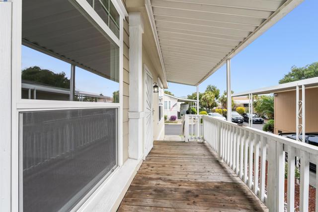 28147 Murcia st, Hayward CA: https://media.crmls.org/mediaz/fe5ec961-726b-45bc-9bd6-0b42ebe8699b.jpg