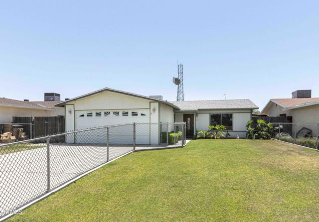 Detail Gallery Image 3 of 26 For 1215 Mckinley Ave, Bakersfield,  CA 93308 - 3 Beds | 2 Baths
