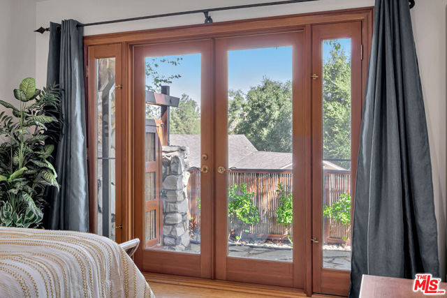 15511 Woodcrest Drive, Sherman Oaks CA: https://media.crmls.org/mediaz/fe5f1925-7c94-45dd-858c-36864bc5f0d1.jpg