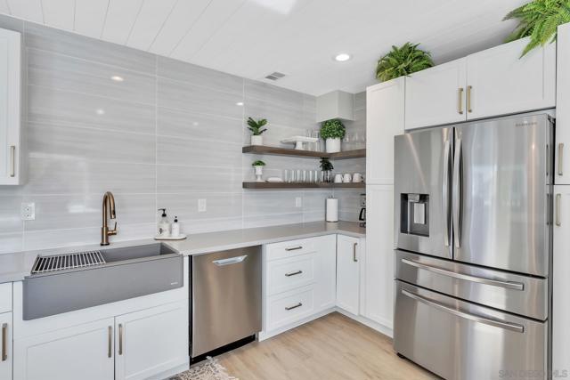 50 Montego Ct, Coronado CA: https://media.crmls.org/mediaz/fe5fb515-b0ae-4496-80d2-f99d06cd0264.jpg