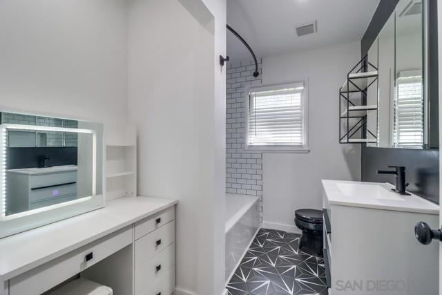 3518 Isla Vista Dr, San Diego CA: https://media.crmls.org/mediaz/fe60965e-9510-4f0d-8ae4-5022bdae64f1.jpg