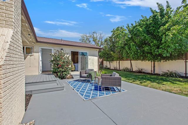 35573 Purcell Pl, Fremont CA: https://media.crmls.org/mediaz/fe609bbc-5341-454a-8d6b-98584d3aaf83.jpg