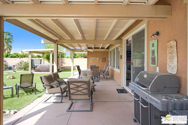 74121 Kingston Court, Palm Desert CA: https://media.crmls.org/mediaz/fe60f23b-f709-4d68-80f6-e15cad3efa49.jpg