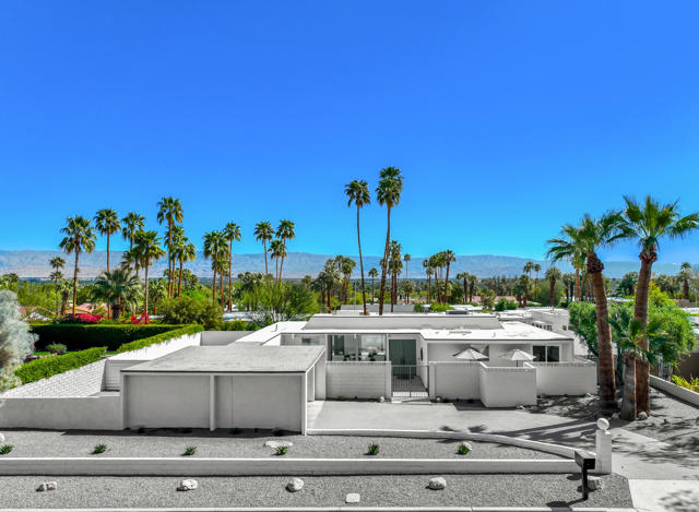 71350 Halgar Road, Rancho Mirage CA: https://media.crmls.org/mediaz/fe61525b-0c5f-4d8c-a326-e1277f8457e3.jpg