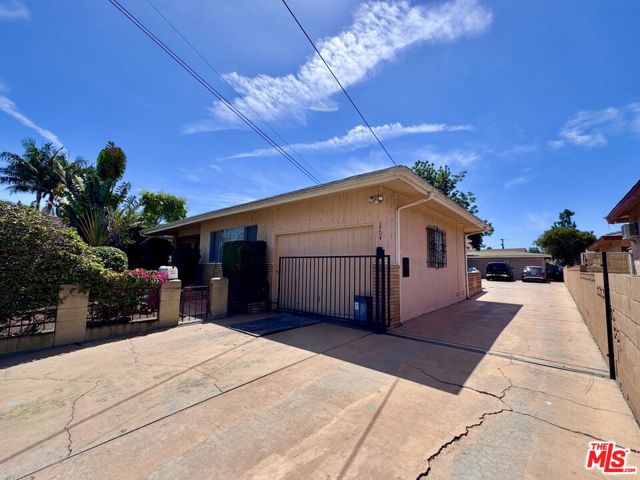 3704 W 111th Place, Inglewood CA: https://media.crmls.org/mediaz/fe616389-1310-49a1-bfc8-e096bc487c9f.jpg
