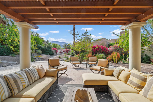 113 Heather Court, Palm Desert CA: https://media.crmls.org/mediaz/fe619ab5-1040-4047-ab4e-7224054a687f.jpg