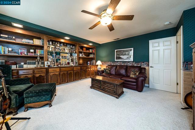 Image 40 of 59 For 604 Lomond Cir