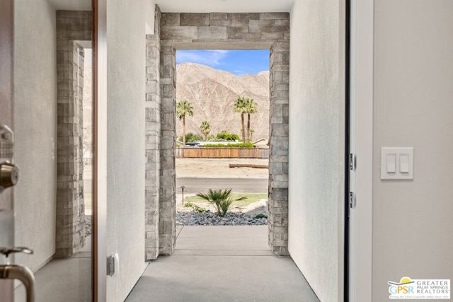 51630 Avenida Villa, La Quinta CA: https://media.crmls.org/mediaz/fe62d988-69b7-4319-9f6f-b65d1ea65602.jpg