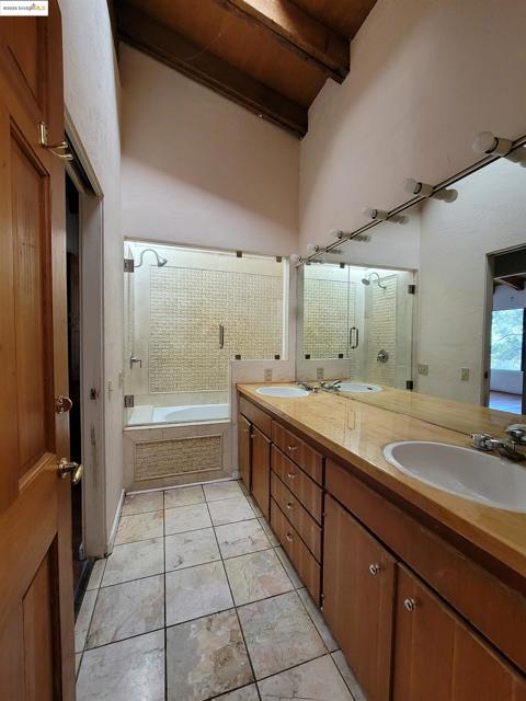 40 Hilldale Ct, Orinda CA: https://media.crmls.org/mediaz/fe62ea8d-102a-4de5-b136-266300ed7675.jpg