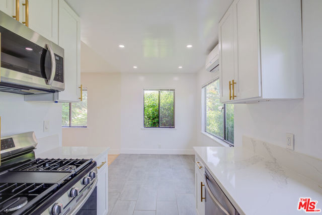 11825 Iowa Avenue, Los Angeles CA: https://media.crmls.org/mediaz/fe62ecd2-d059-44aa-ba30-e7ae9b736957.jpg