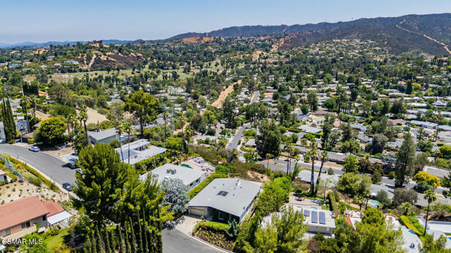 18854 Edleen Drive, Tarzana CA: https://media.crmls.org/mediaz/fe6321e2-4c4e-4f6e-a0f8-542f33869544.jpg