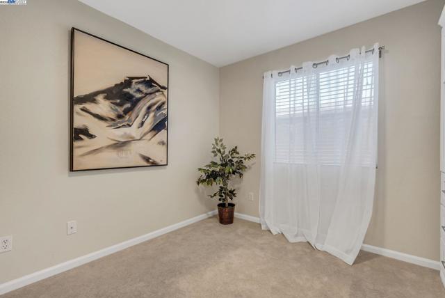 349 Cose Ln, Tracy CA: https://media.crmls.org/mediaz/fe6396cd-3e6e-4aef-a6fa-ee8dfb6a34cd.jpg