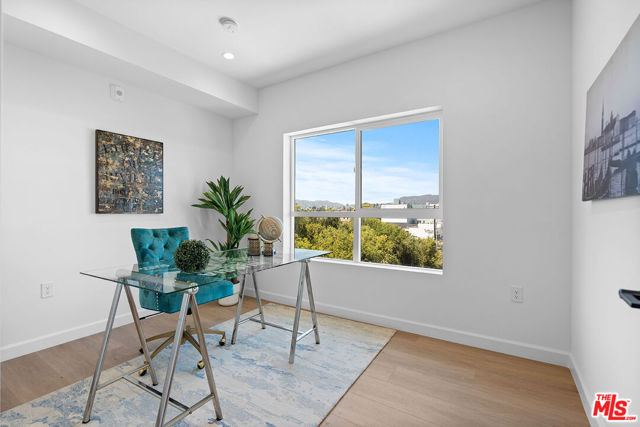 321 S Oxford Avenue, Los Angeles CA: https://media.crmls.org/mediaz/fe63a6f4-0d78-4a63-b360-49f61f693035.jpg