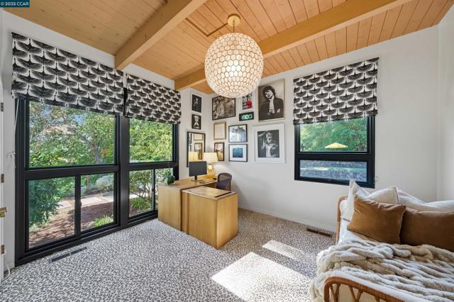 4161 Coralee Ln, Lafayette CA: https://media.crmls.org/mediaz/fe63f5a0-618b-4d0f-8113-e550d7e39578.jpg