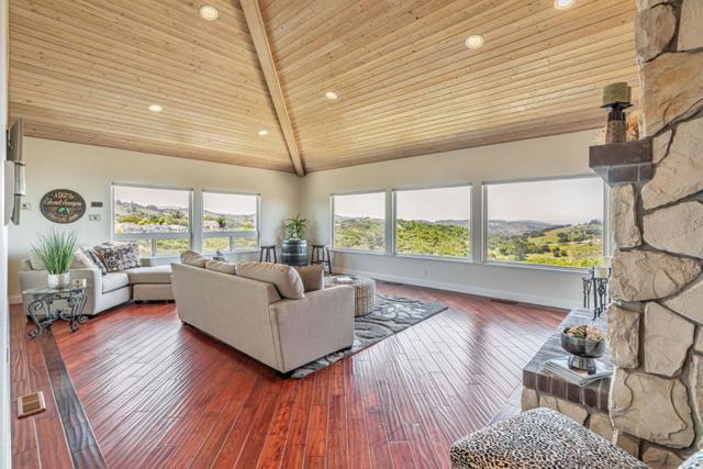 25061 Hidden Mesa Court, Monterey CA: https://media.crmls.org/mediaz/fe6467b1-e1b4-4699-b061-e4b40d171d48.jpg