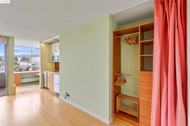 2550 Dana St, Berkeley CA: https://media.crmls.org/mediaz/fe65074e-bba8-4e47-b45d-8cc891530236.jpg