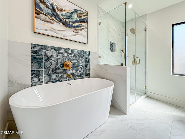 7530 Gaviota Avenue, Lake Balboa CA: https://media.crmls.org/mediaz/fe658e01-8e96-4009-ab9e-bb704563e04c.jpg