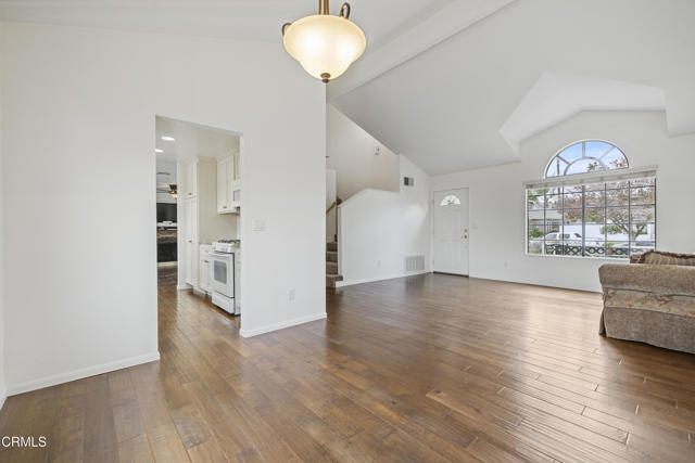 27722 Buckskin Drive, Castaic CA: https://media.crmls.org/mediaz/fe659a98-3b76-4890-bf8a-7914db4457b3.jpg