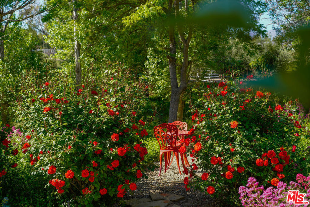 https://media.crmls.org/mediaz/fe65d2fb-4e0f-430b-85e6-ba47486a7495.jpg?preset=X-Large