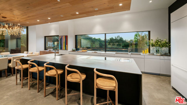 2341 Gloaming Way, Beverly Hills CA: https://media.crmls.org/mediaz/fe665dd8-cac0-4c89-9842-e1bacb73e2b8.jpg