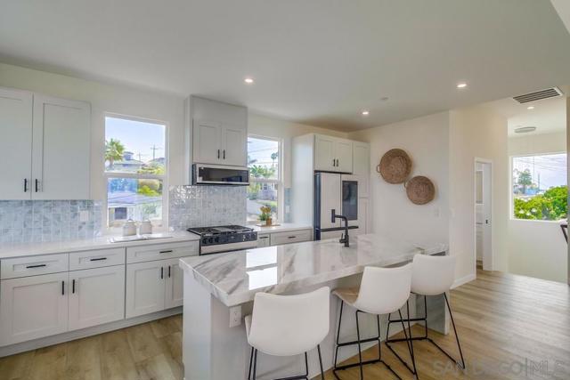 4607 Santa Cruz, San Diego CA: https://media.crmls.org/mediaz/fe668e65-1067-45e7-82c4-0eaf1c1b7e69.jpg