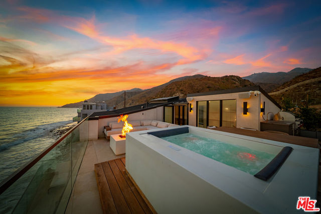 18954 Pacific Coast Highway, Malibu CA: https://media.crmls.org/mediaz/fe66a781-0157-46f8-b4d4-1783a71eef38.jpg