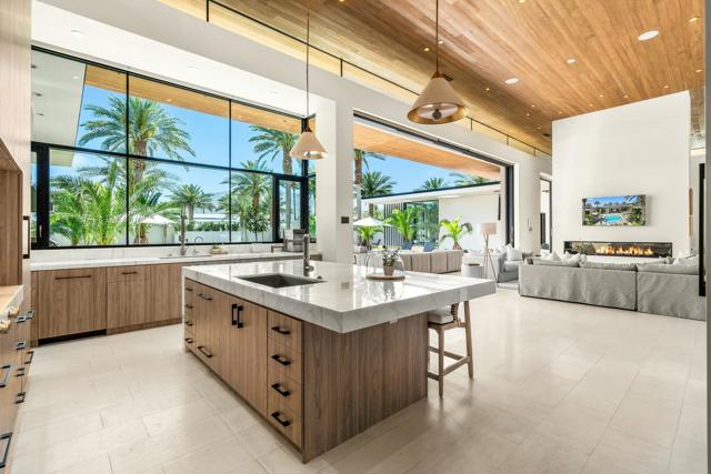 3 Makena Lane, Rancho Mirage CA: https://media.crmls.org/mediaz/fe6714fc-b8a6-4ca6-ba84-2f3a8db4ec84.jpg