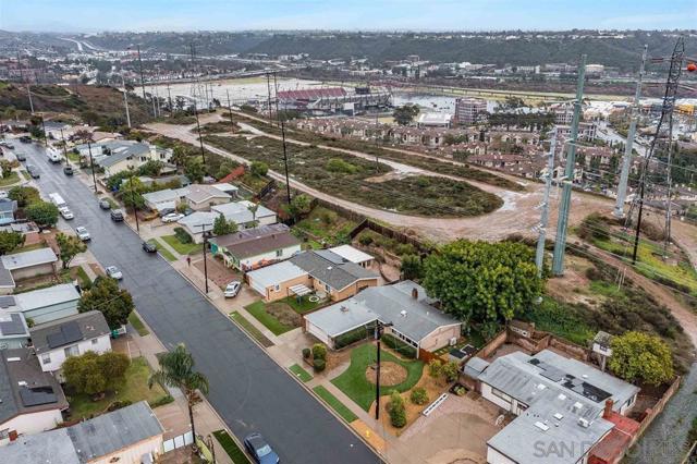 9021 Ronda Ave, San Diego CA: https://media.crmls.org/mediaz/fe671b10-31d9-406c-8799-7b121aae3285.jpg