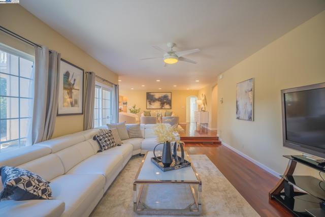 42001 Via San Gabriel, Fremont CA: https://media.crmls.org/mediaz/fe680cb1-6c66-4474-b270-e66c23e0753d.jpg