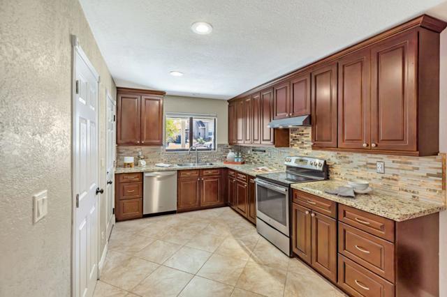1650 Bella Vista Drive, Hollister CA: https://media.crmls.org/mediaz/fe682596-480d-4680-9c96-6eb1e68b559d.jpg