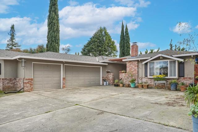 1451 Tyler Park Way, Mountain View CA: https://media.crmls.org/mediaz/fe6851ca-f0c8-4aeb-ae61-1f42232caab5.jpg