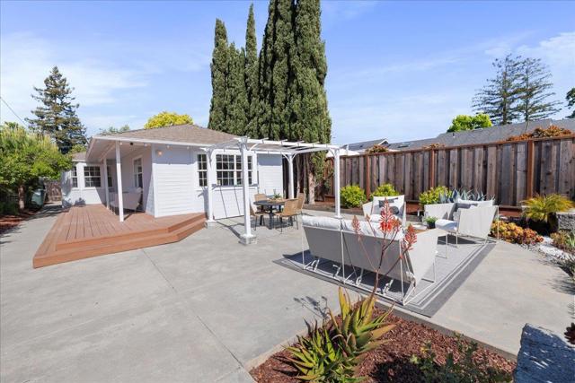 244 Hillview Avenue, Redwood City CA: https://media.crmls.org/mediaz/fe692327-c2db-47d5-88f0-da3ef51a8ea4.jpg