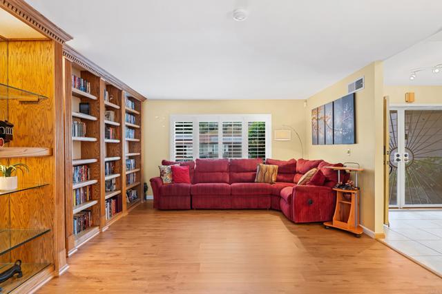 3812 Wild Oats Ln, Bonita CA: https://media.crmls.org/mediaz/fe69ce9f-b80a-4f64-84d5-0937d72ef5ee.jpg