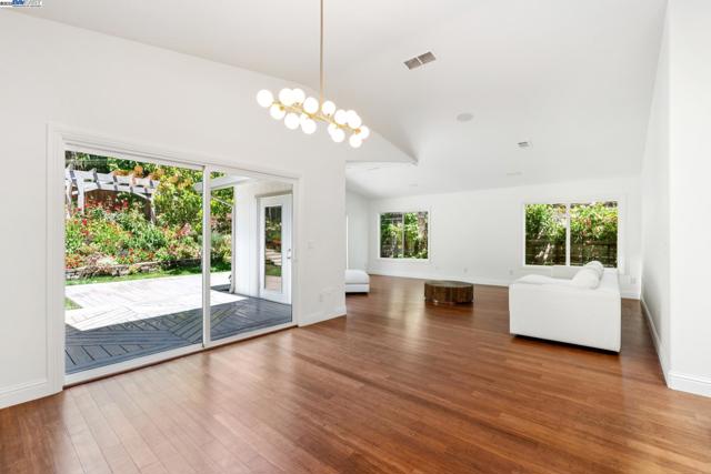 2643 Buena Vista Ave, Walnut Creek CA: https://media.crmls.org/mediaz/fe69f63e-600b-4f83-8f95-b16dfb20d06d.jpg