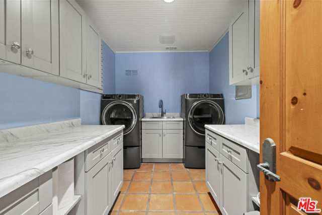 22651 Calvert Street, Woodland Hills CA: https://media.crmls.org/mediaz/fe6ad15b-75bb-48af-9bd5-58547d17954b.jpg