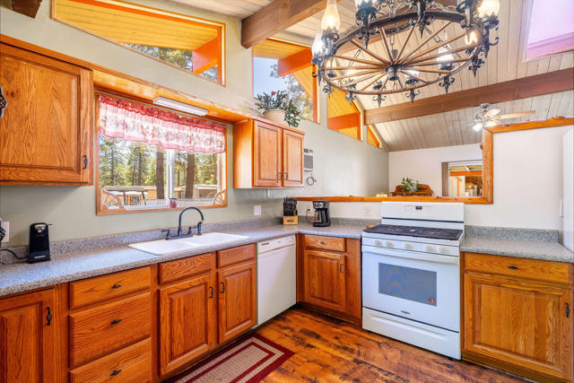 59341 Courtesy Drive, Mountain Center CA: https://media.crmls.org/mediaz/fe6af705-75d4-414b-807a-61d87ecf65de.jpg
