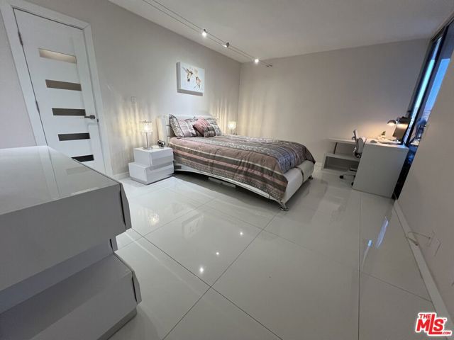 201 Ocean Avenue, Santa Monica CA: https://media.crmls.org/mediaz/fe6b11e8-6248-4a90-b216-9e353afbad5a.jpg