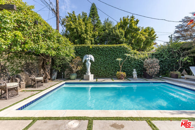 724 N Spaulding Avenue, Los Angeles CA: https://media.crmls.org/mediaz/fe6b8bfa-3074-4f0d-8923-db5cbdce1931.jpg